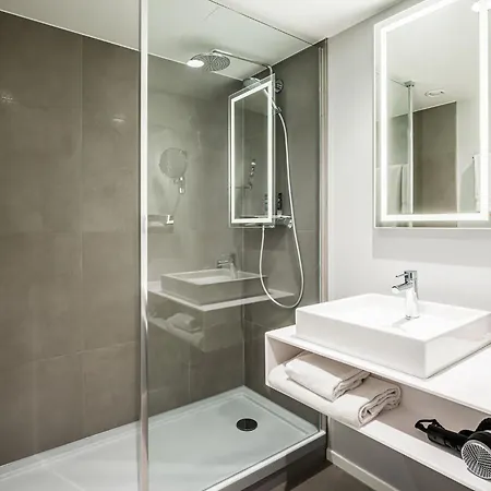Novotel Centre Hotel 4*