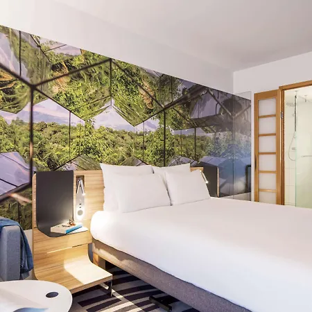 Novotel Centre Hotel 4*