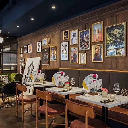 Novotel Centre 4* Hága