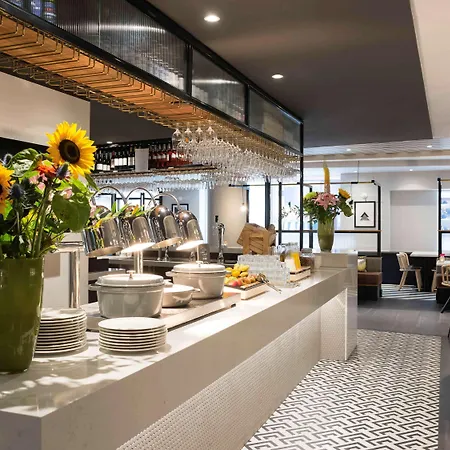 Novotel Centre 4* Hága