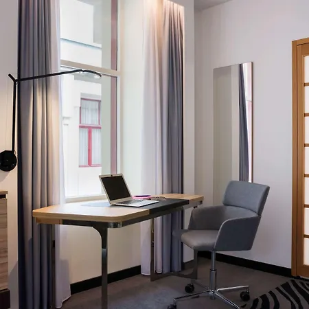 Novotel Centre 4* Hága