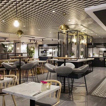 Novotel Centre Hotel 4*