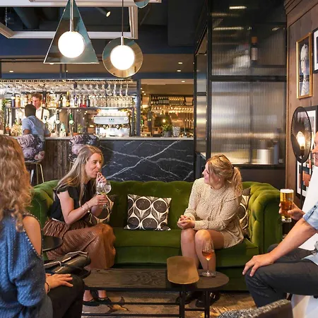 호텔 Novotel Centre 4*