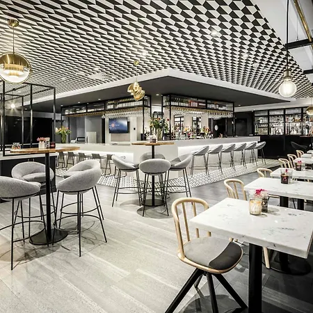 Novotel Centre Hotell 4*