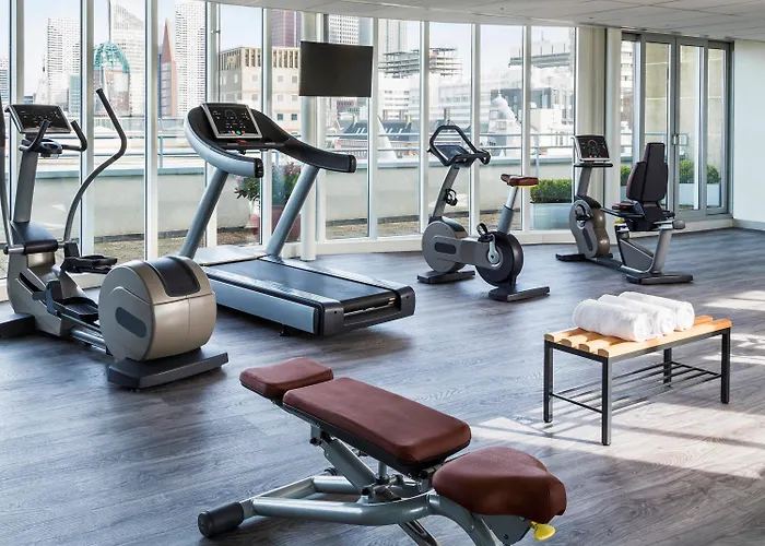 호텔 Novotel Centre 4*